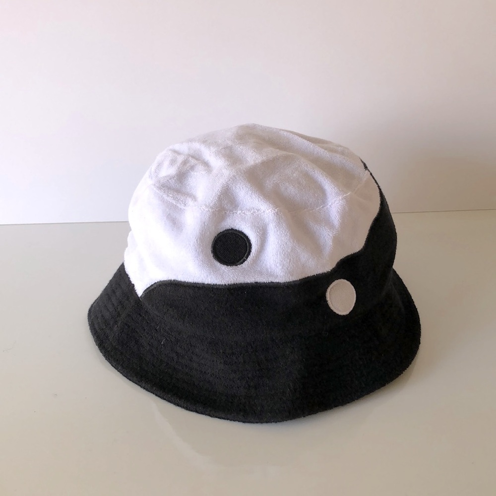 URBAN OUTFITTERS UO bucket hat Yin Yang Terry cloth BNWT